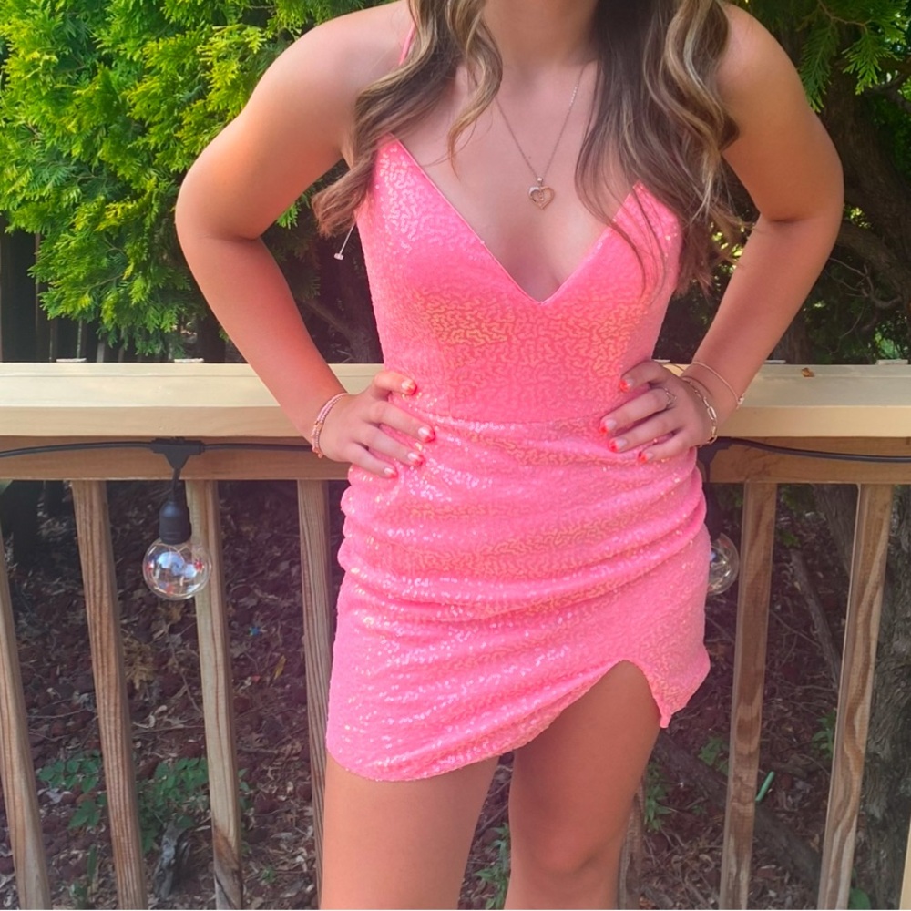 Coral Sequin Mini hoco dress 💖